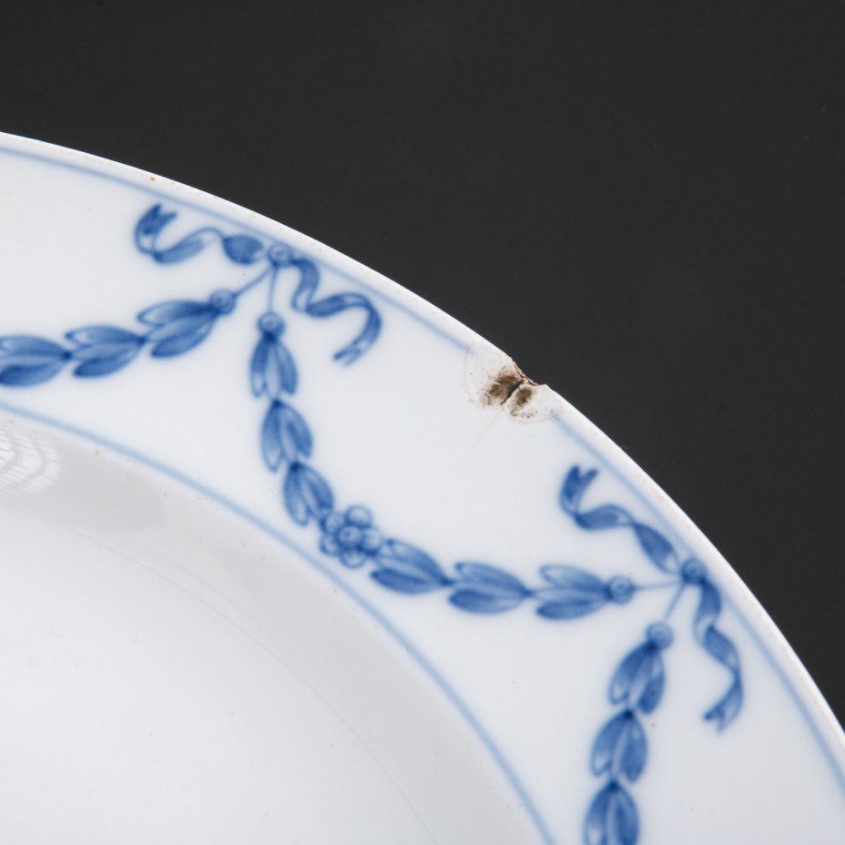 Тарелка с бортом украшенным венками, Meissen (Мейсенский фарфор)