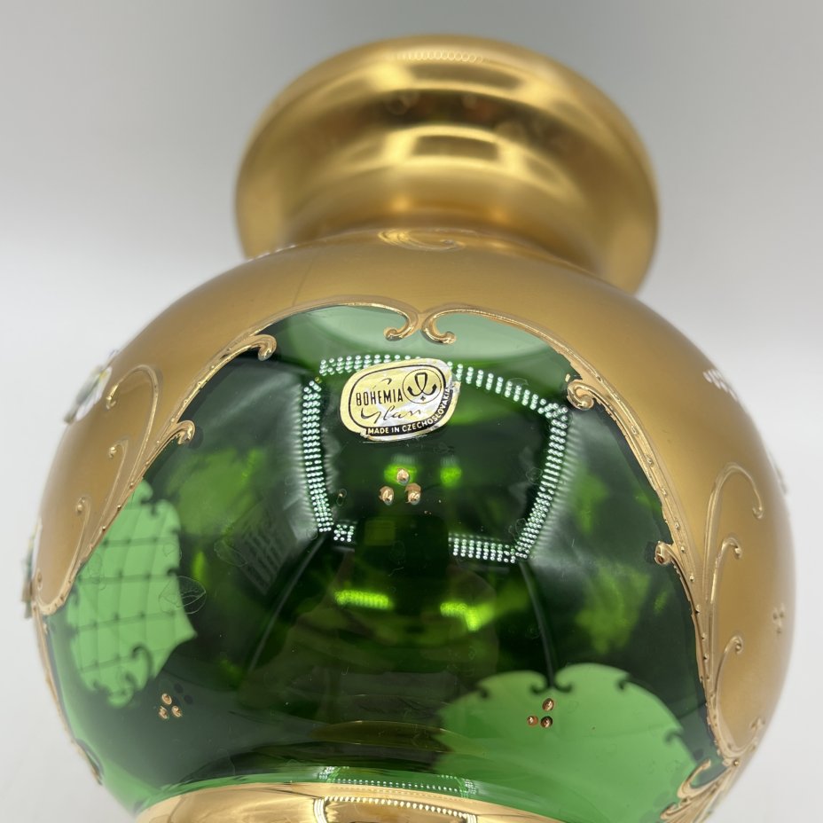 Ваза для цветов, украшенная лепным цветочным декором, Bohemia Crystal (Bohemia Glass)