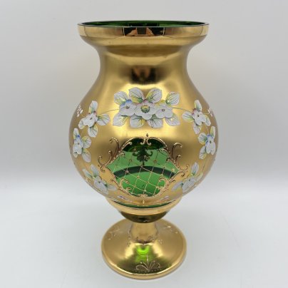 Ваза для цветов, украшенная лепным цветочным декором, Bohemia Crystal (Bohemia Glass)