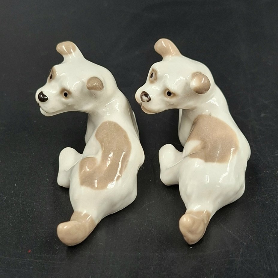 Пара миниатюрных статуэток "Дворняжки", скульптор Н.Е. Муратов, фарфор, роспись, Ленинградский фарфоровый завод (ЛФЗ), СССР, 1970-1990 гг.