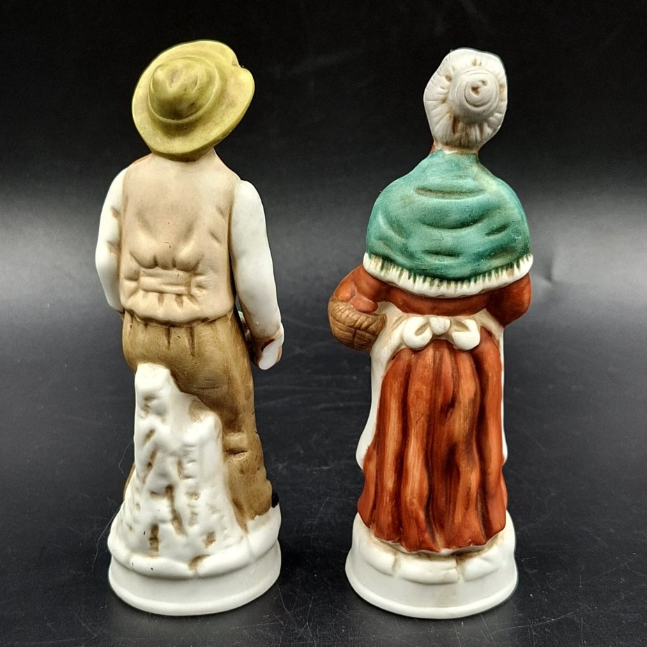 Статуэтки парные "Крестьянин с крестьянкой", фирма "CDC"