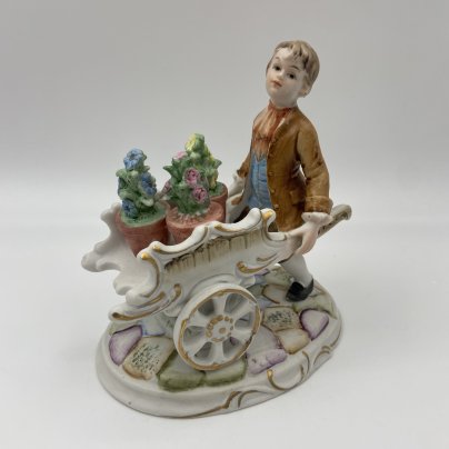 Статуэтка "Мальчик с тележкой цветов", фарфор, роспись, Европа, 2000-2015 гг.