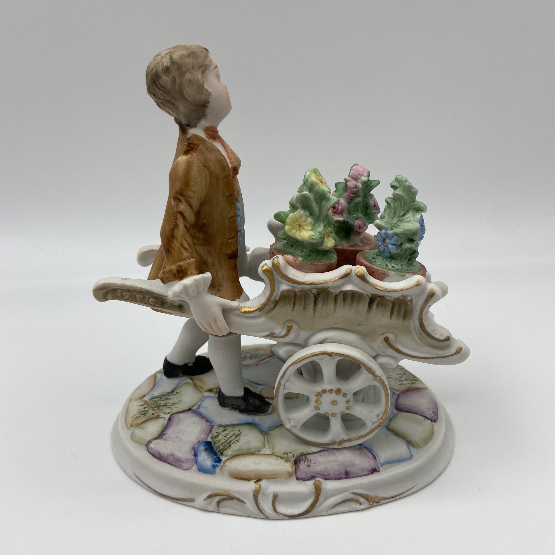 Статуэтка "Мальчик с тележкой цветов", фарфор, роспись, Европа, 2000-2015 гг.