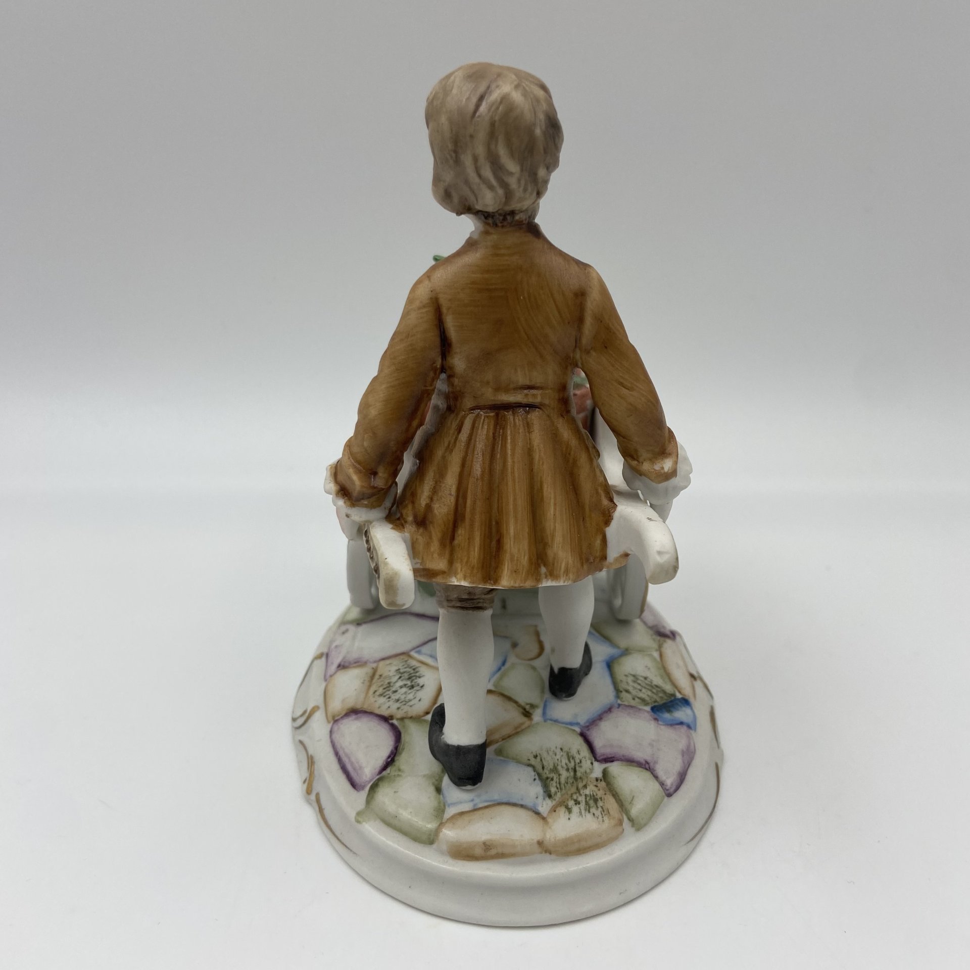 Статуэтка "Мальчик с тележкой цветов", фарфор, роспись, Европа, 2000-2015 гг.