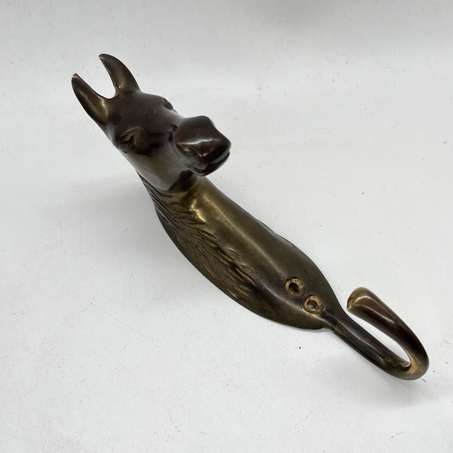 Вешалка-крючок в виде головы лошади