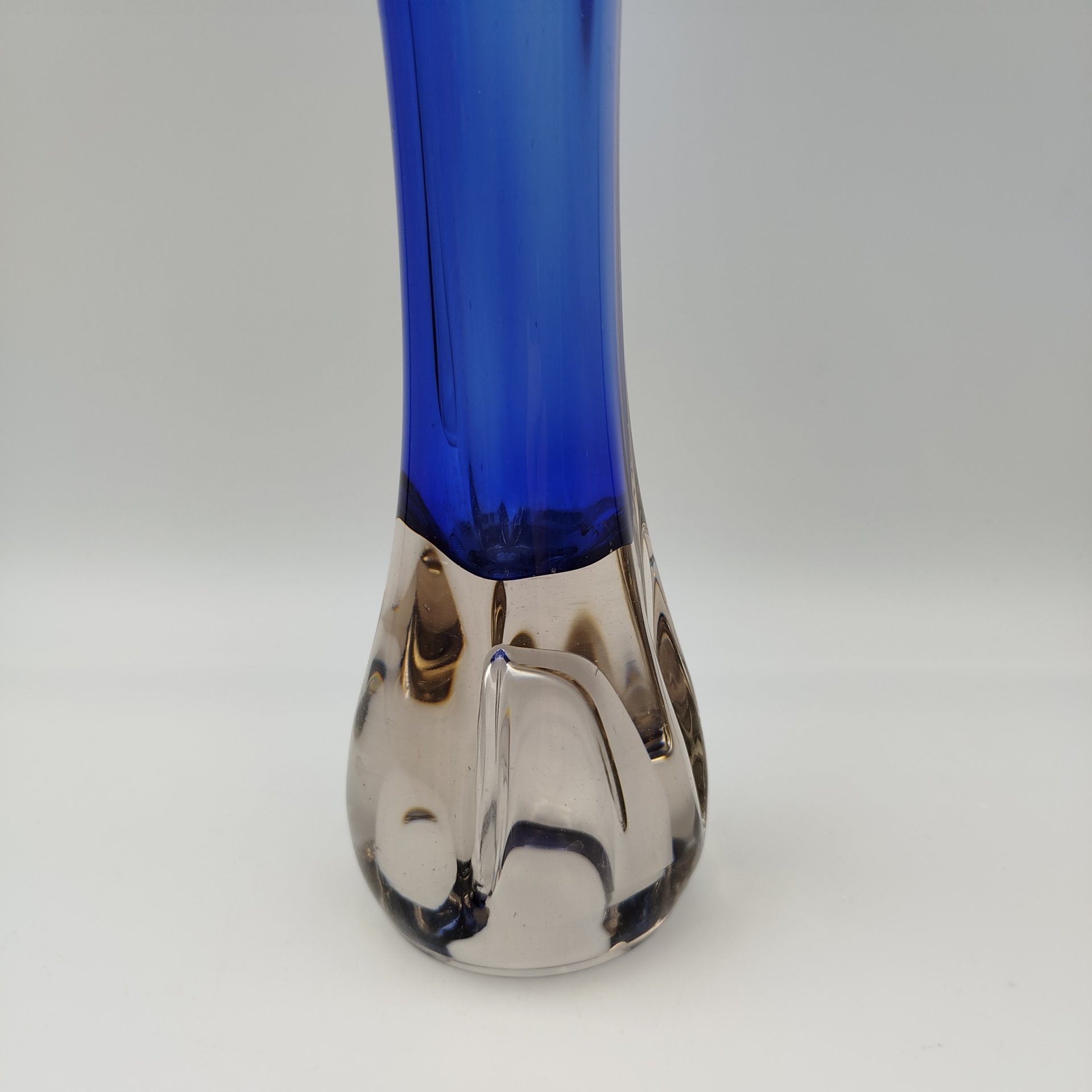 Ваза двухслойная оригинальной четырёхконечной формы, стекло, гутная техника, Ливанский стекольный завод, СССР, 1960-1980 гг.