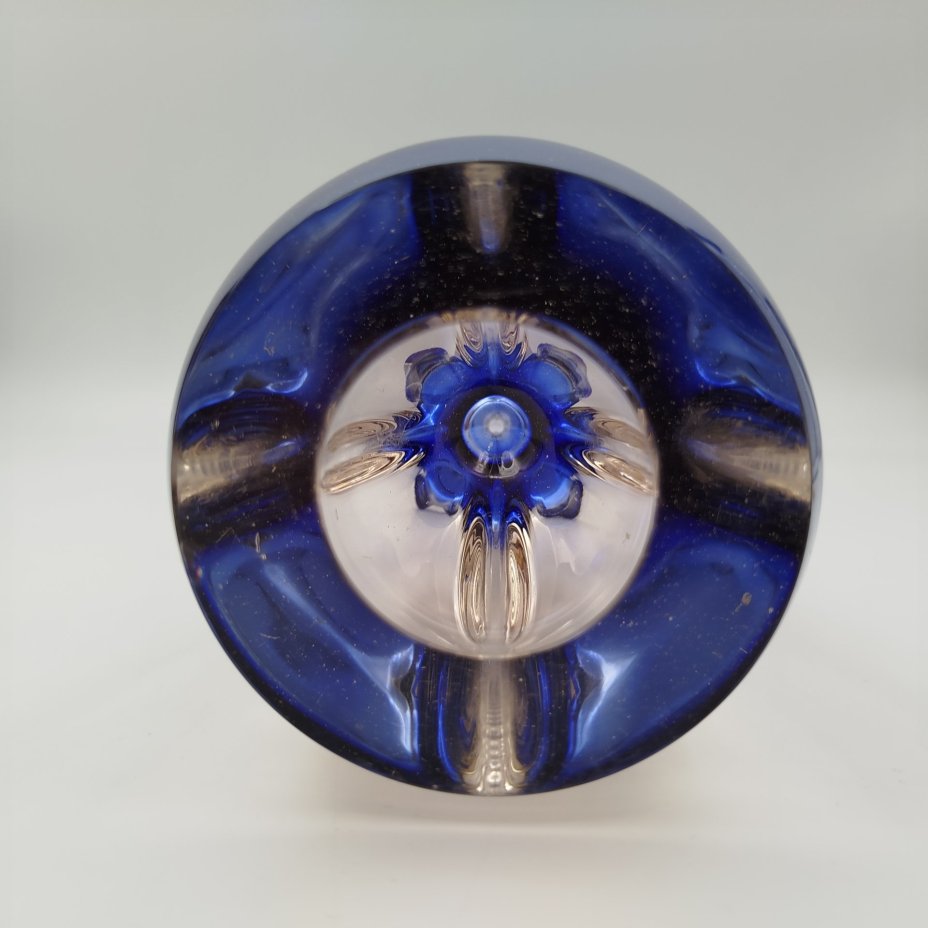 Ваза двухслойная оригинальной четырёхконечной формы, стекло, гутная техника, Ливанский стекольный завод, СССР, 1960-1980 гг.