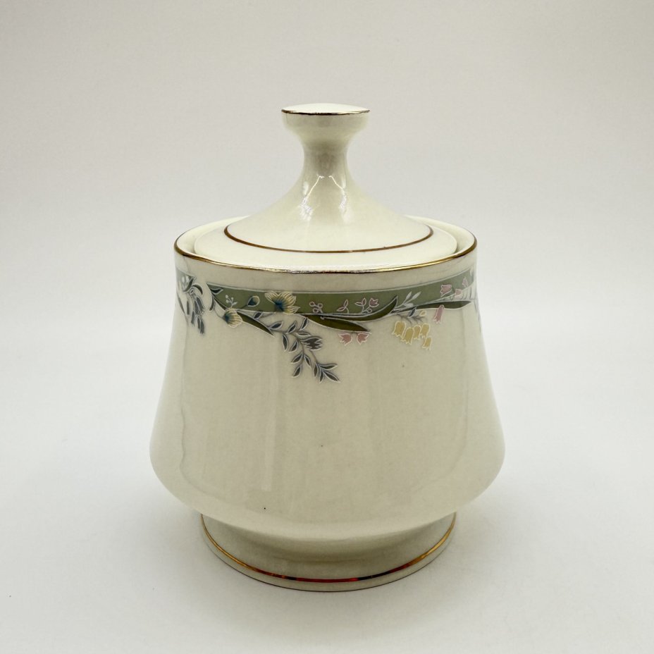 Сахарница, украшенная флоральным декором, фарфор, деколь, золочение, Китай, 1990-2010 гг.
