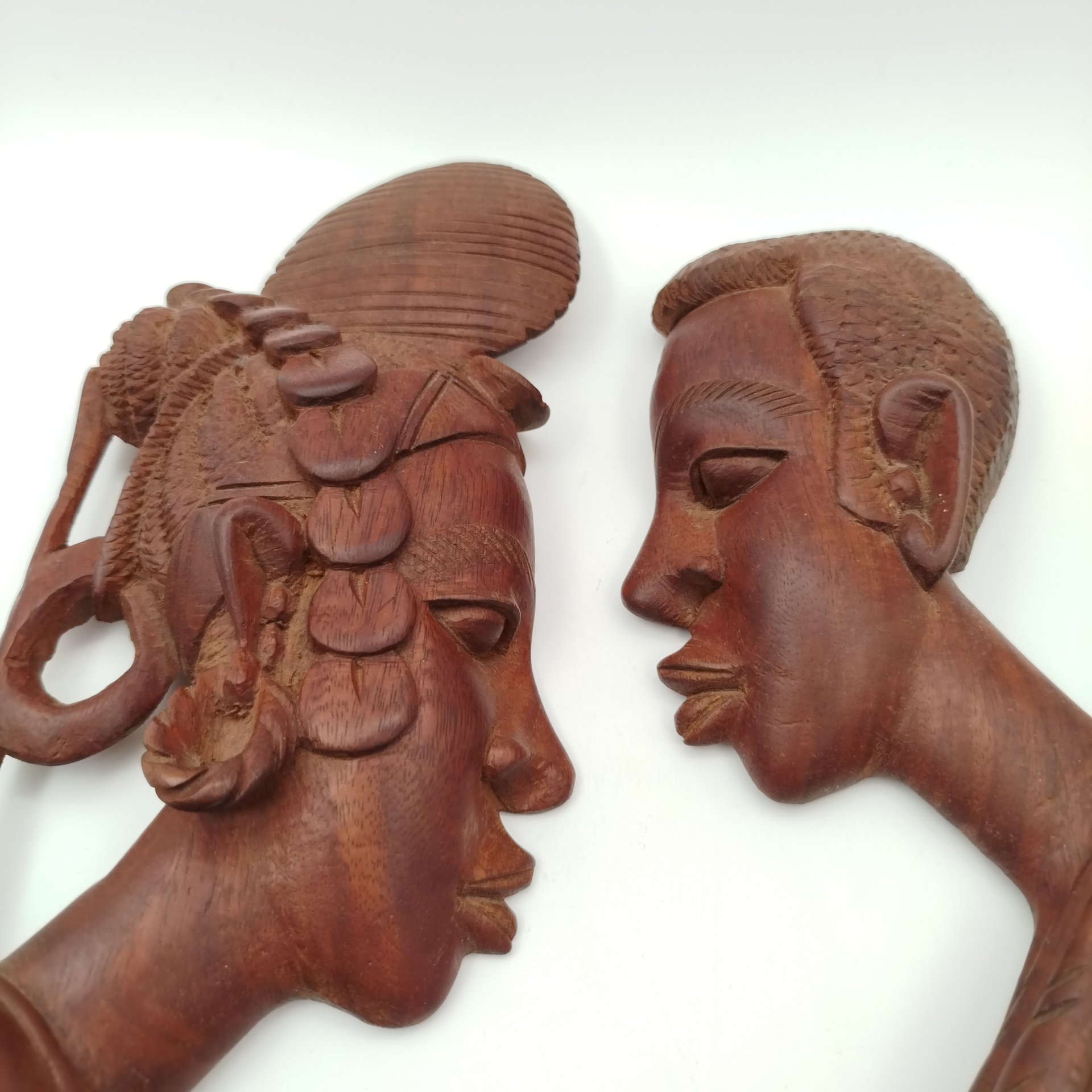 Панно настенные парные в виде мужчины и женщины, дерево, резьба, Африка, 1970-2000 гг.