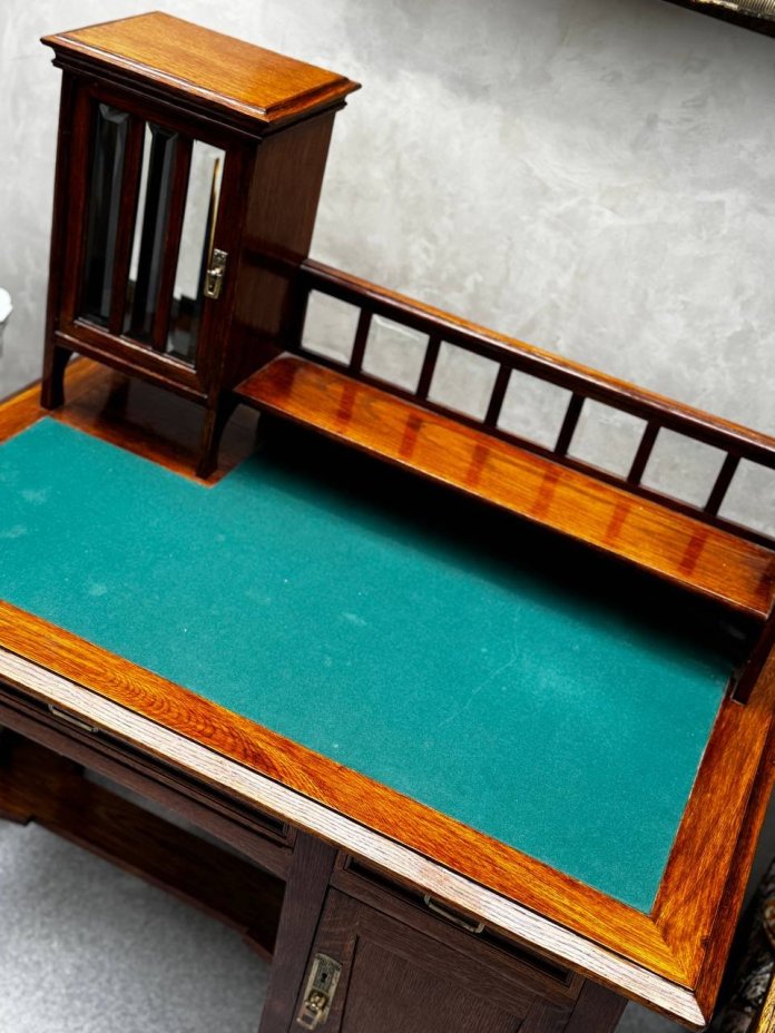 Столик дамский (письменный) в стиле Модерн