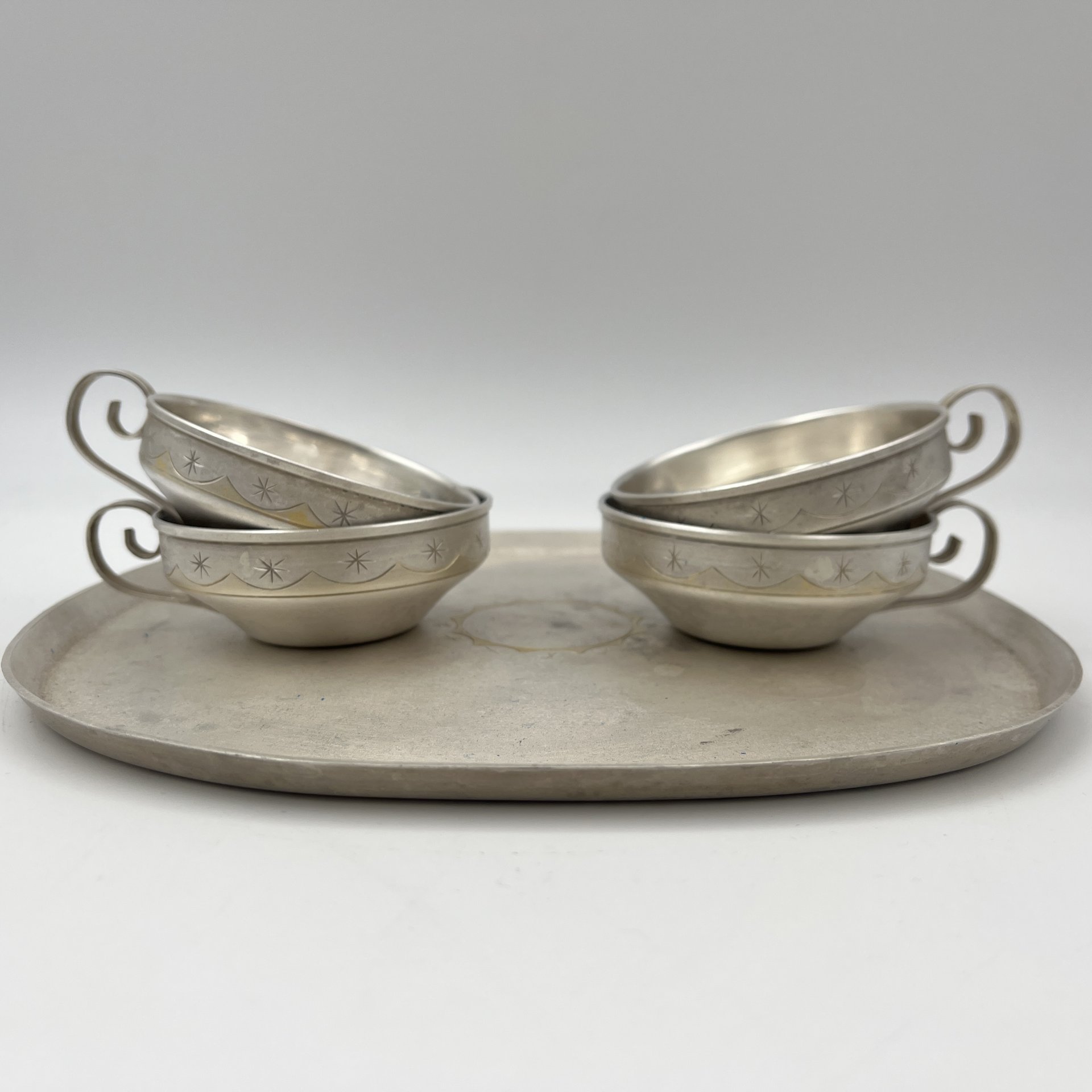 Набор кофейных чашек на подносе (4 шт.)