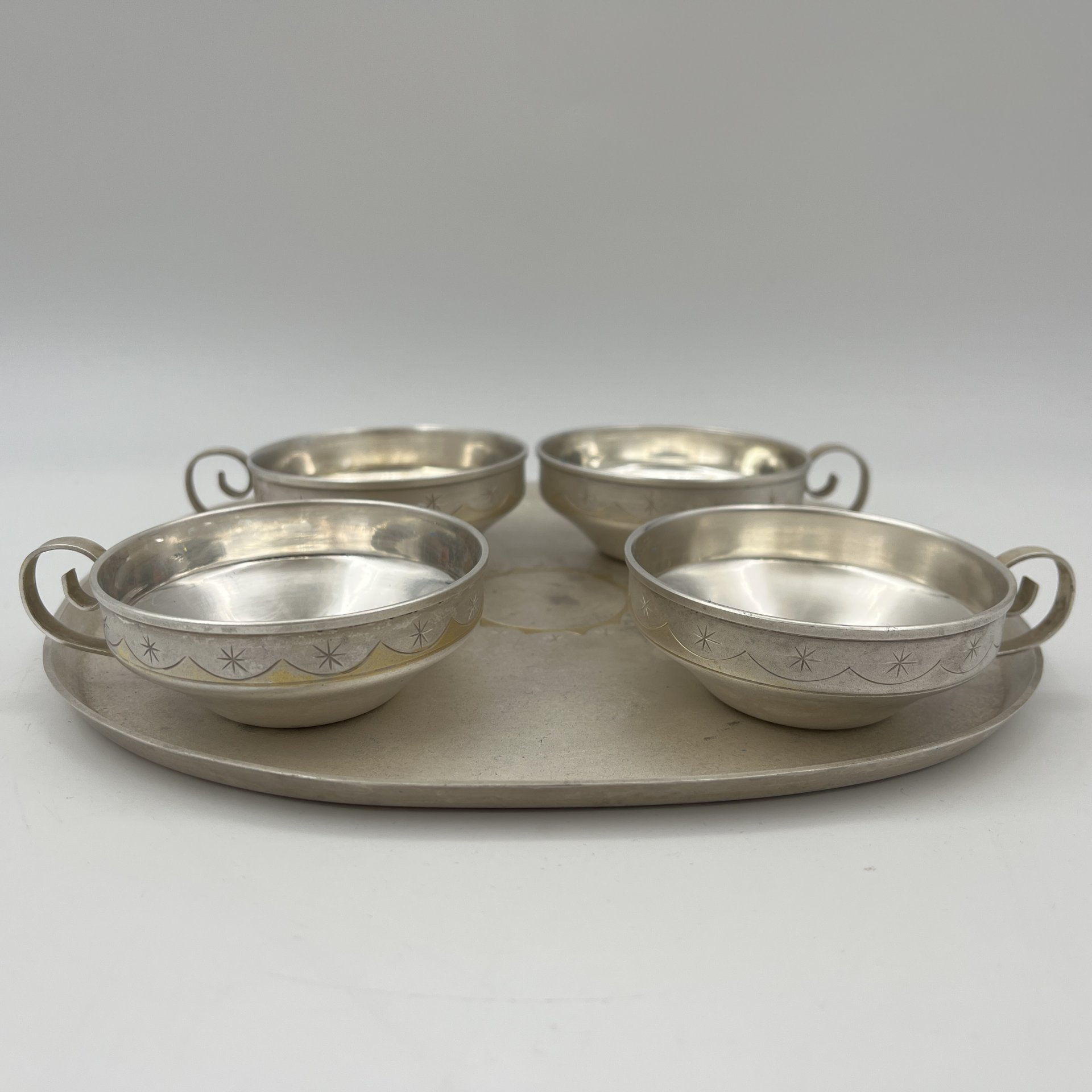 Набор кофейных чашек на подносе (4 шт.)