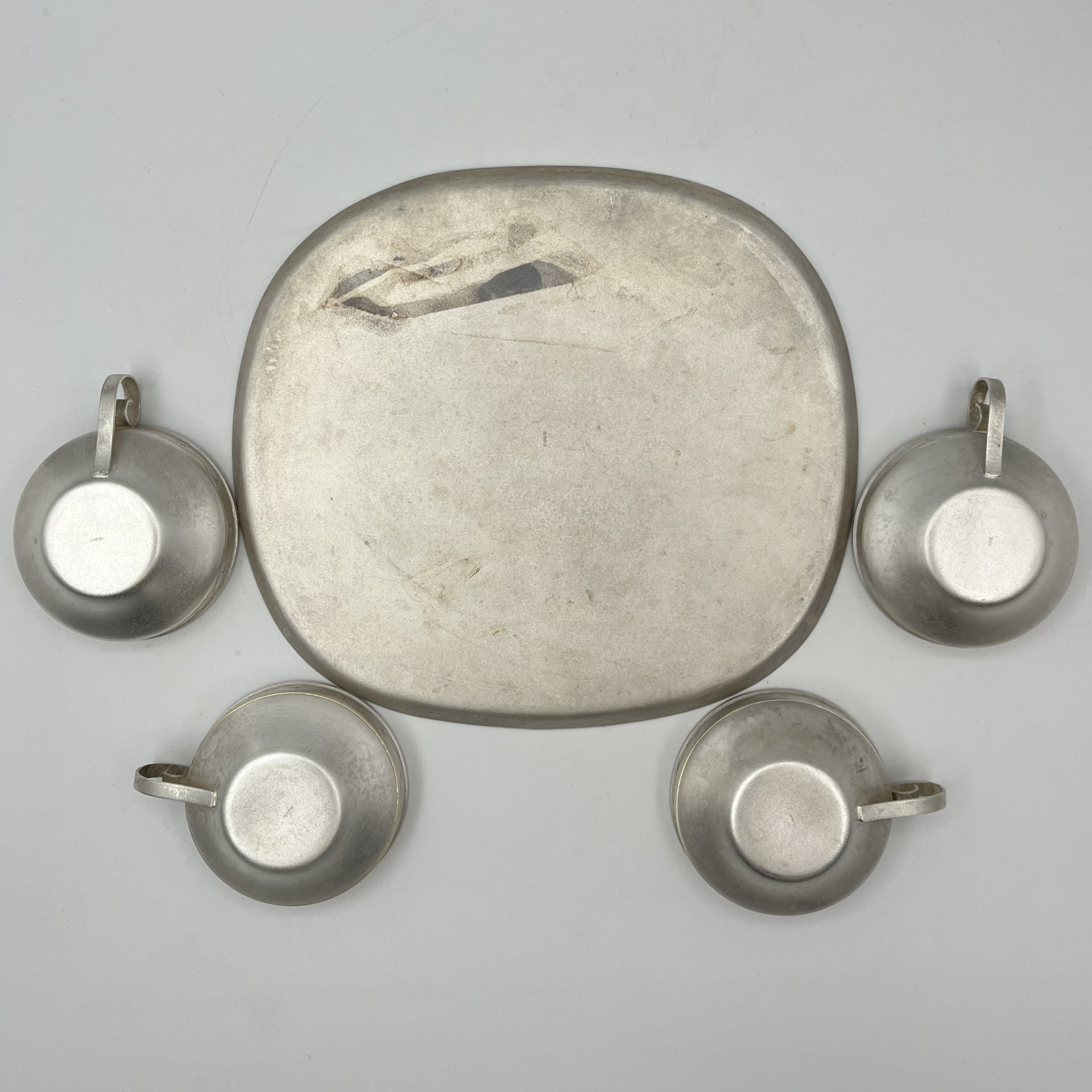 Набор кофейных чашек на подносе (4 шт.)