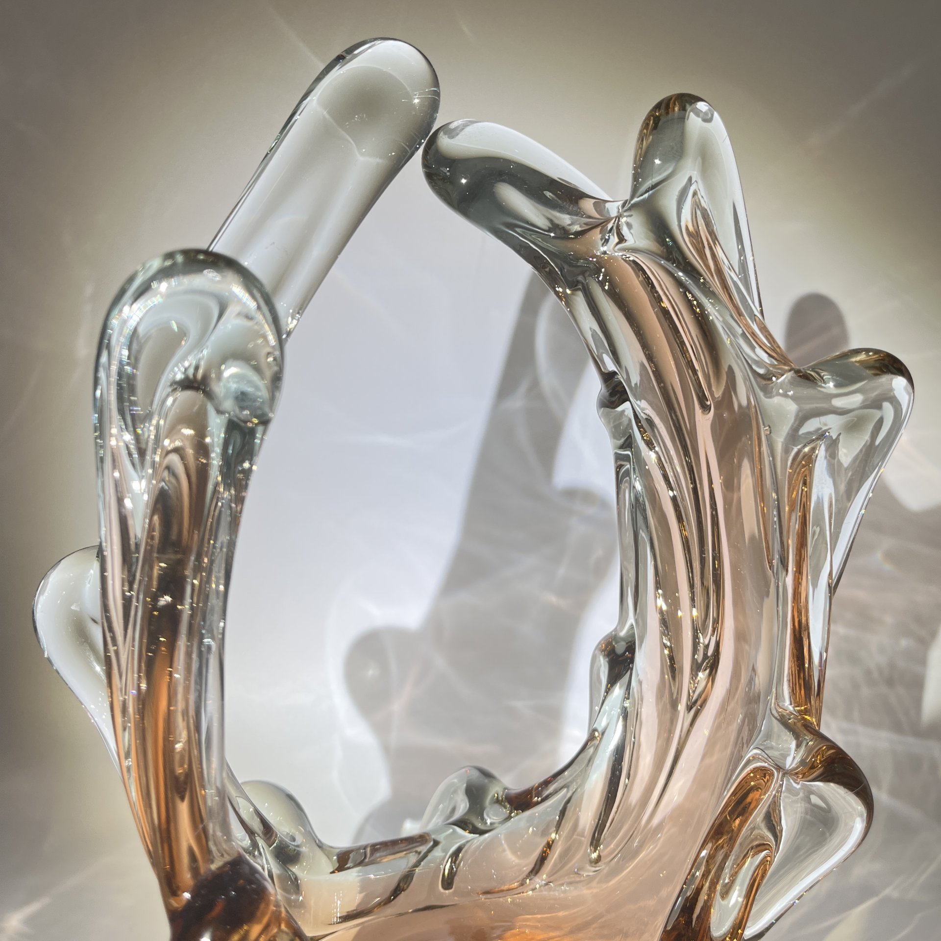 Корзиночка (конфетница) "Медуза" карамельного оттенка, стекло, гутная техника, СССР, 1970-1990 гг.