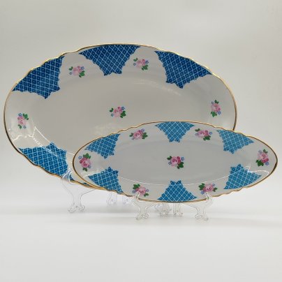 Набор из сервировочного блюда и селёдочницы, в бело-голубой гамме с декором в виде роз