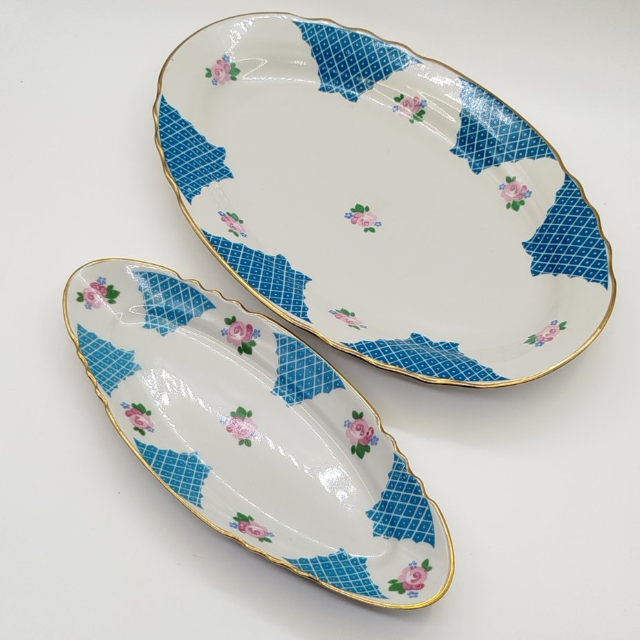 Набор из сервировочного блюда и селёдочницы, в бело-голубой гамме с декором в виде роз