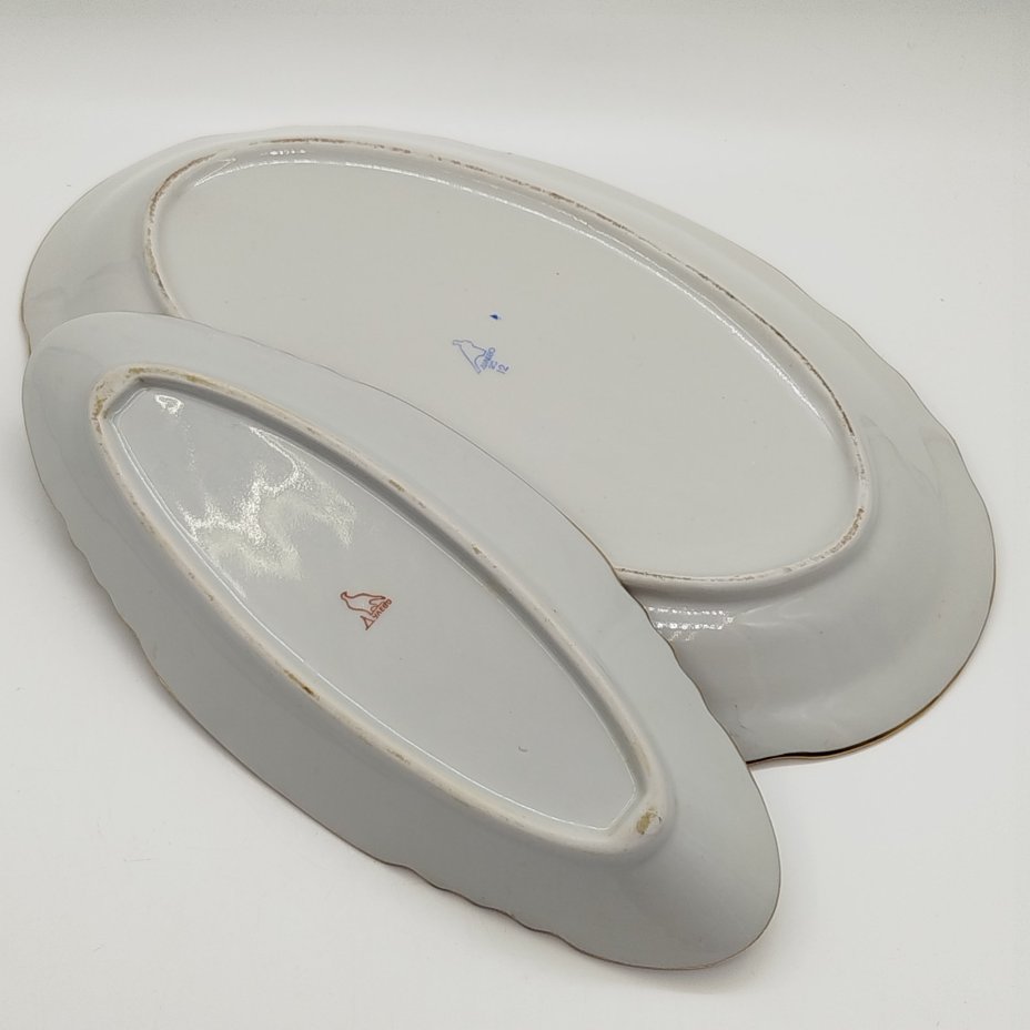 Набор из сервировочного блюда и селёдочницы, в бело-голубой гамме с декором в виде роз