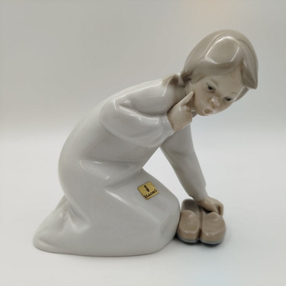 Статуэтка "Девочка с тапочками", фарфор, роспись, Lladro, Испания, 1971-1974 гг.