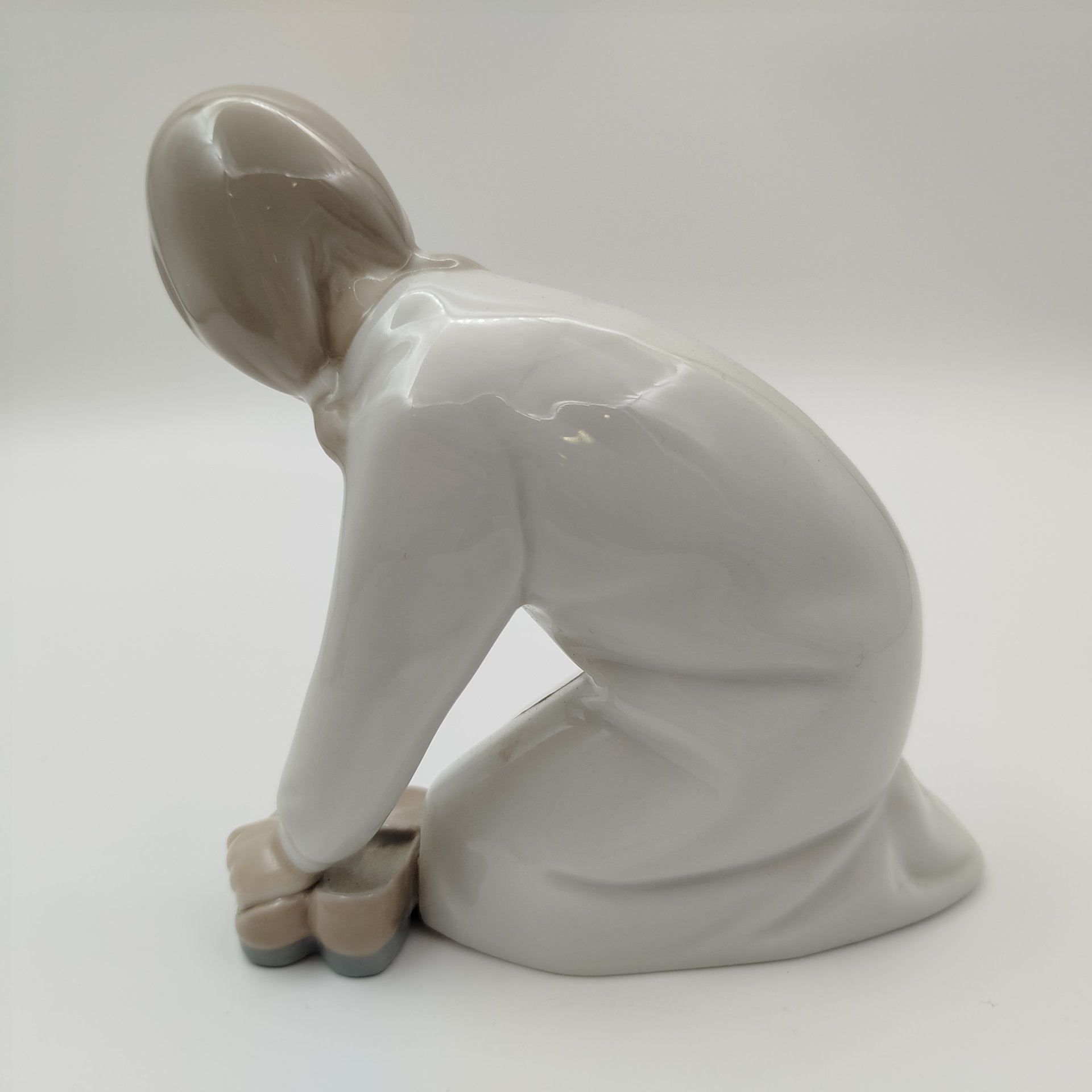 Статуэтка "Девочка с тапочками", фарфор, роспись, Lladro, Испания, 1971-1974 гг.