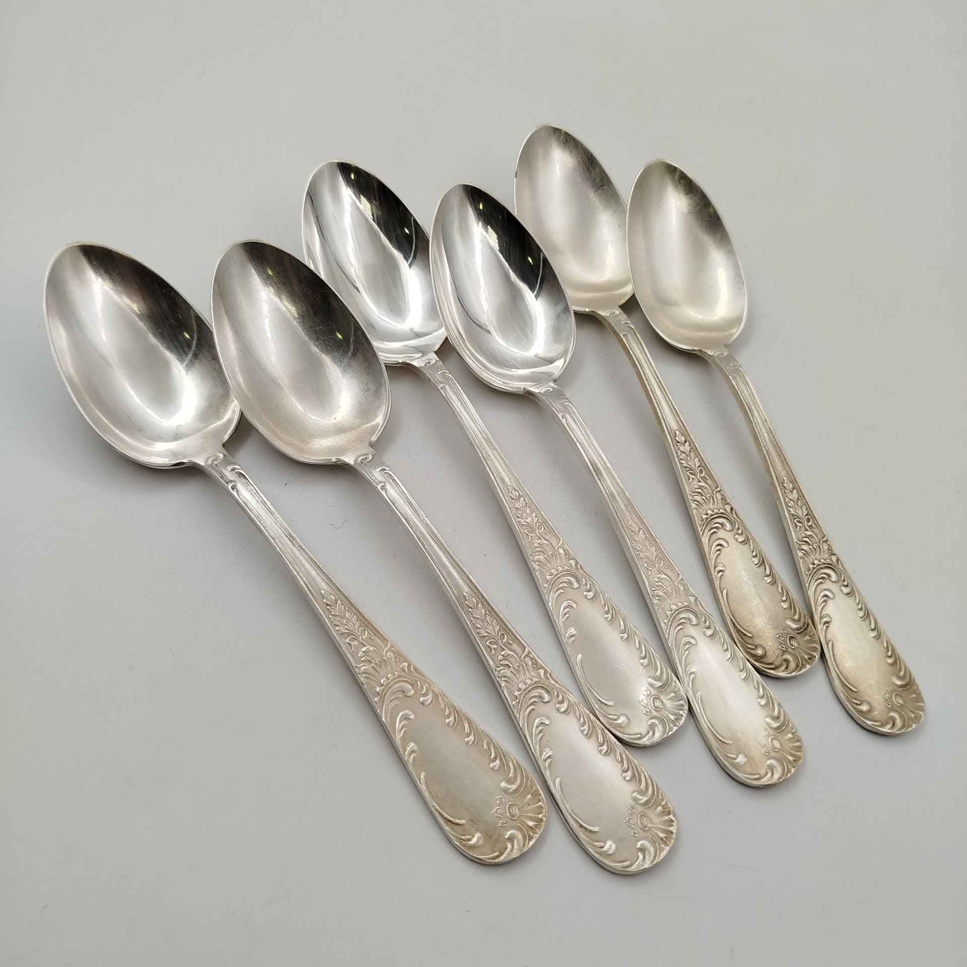 Набор из шести столовых ложек с растительным декором в оригинальной коробке, мНЦ (медь-никель-цинк), Кольчугинский завод цветных металлов, СССР, 1960-1990 гг., Кольчугинский завод цветных металлов