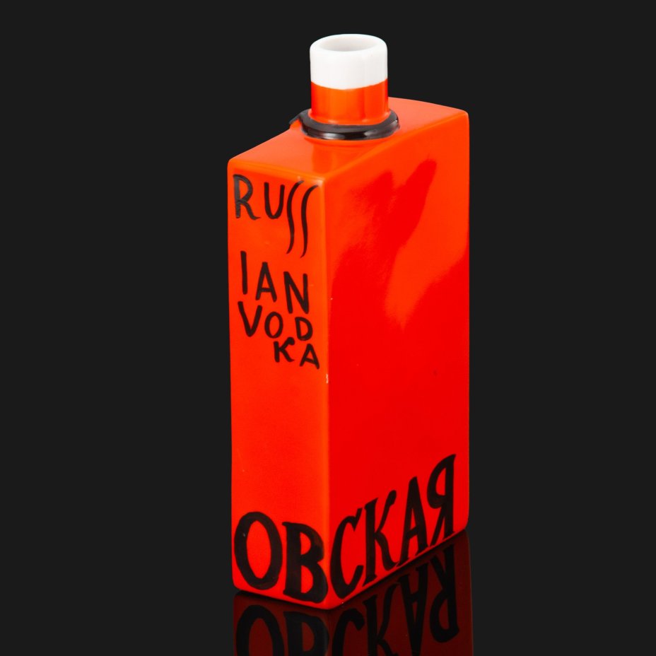 Штоф "Петровская" (Russian vodka) для Московского ликеро-водочного завода, художник П.В. Леонов, фарфор, крытье, роспись, золочение, Дулевский фарфоровый завод (Дулёво), Дулевский фарфоровый завод (Дулёво)