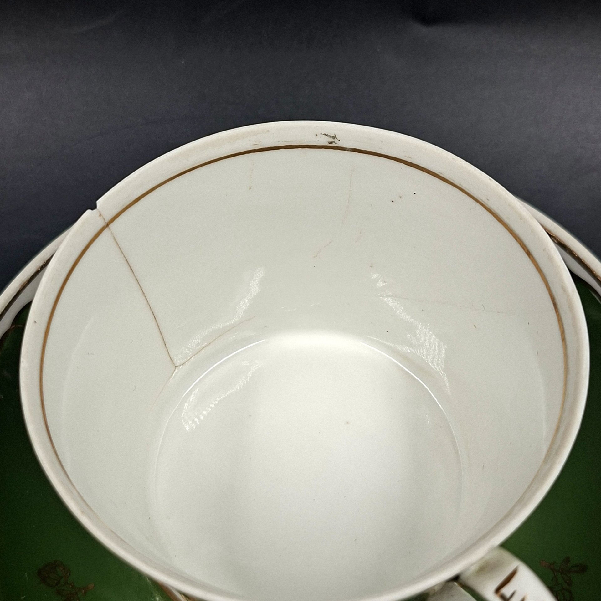 Набор из двух чайных пар зеленого цвета с декором в виде розочек, фарфор, крытье, золочение, Дмитровский фарфоровый завод (ДФЗ Вербилки), СССР, 1954-1965 гг.