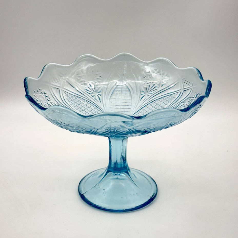 Конфетница голубого оттенка с геометрическим декором, цветное стекло, СССР, 1960-1980 гг.
