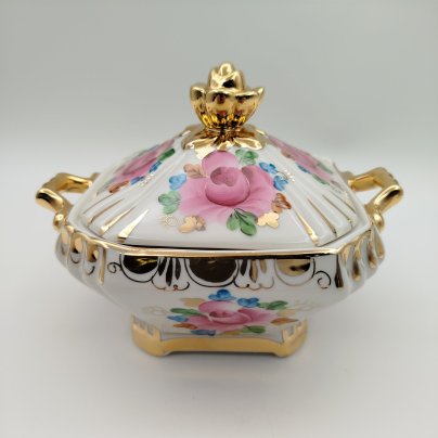 Сахарница (шкатулка), декорированная цветочным декором, фарфор, роспись, золочение, Объединение «Гжель», СССР, 1972-1985 гг., Объединение «Гжель»