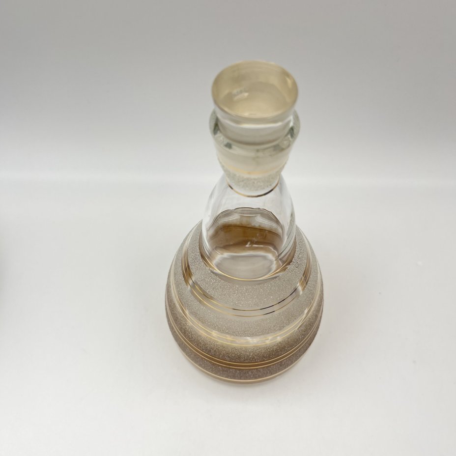 Графин (штоф), декорированный обсыпкой из стеклянной крошки