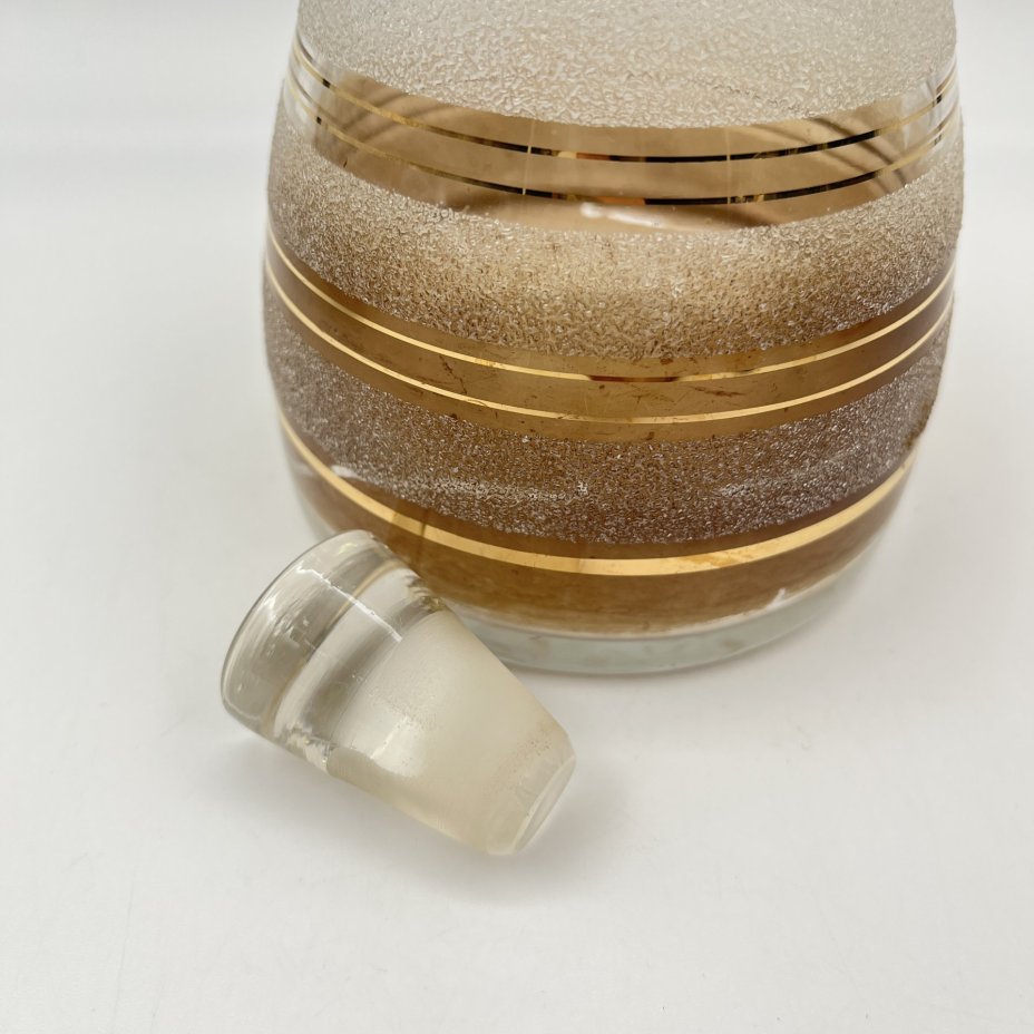 Графин (штоф), декорированный обсыпкой из стеклянной крошки