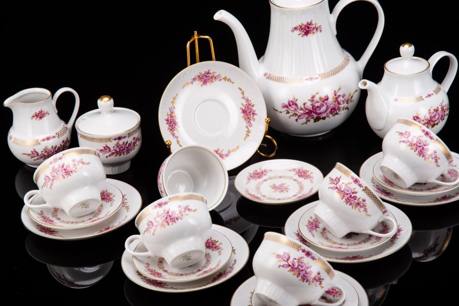 Сервиз чайно-кофейный с цветочным декором на 6 персон (22 предмета), фарфор, деколь, золочение, Graf Von Henneberg Porzellan, 1777 Jlmenau, ГДР, 1977-1990 гг.