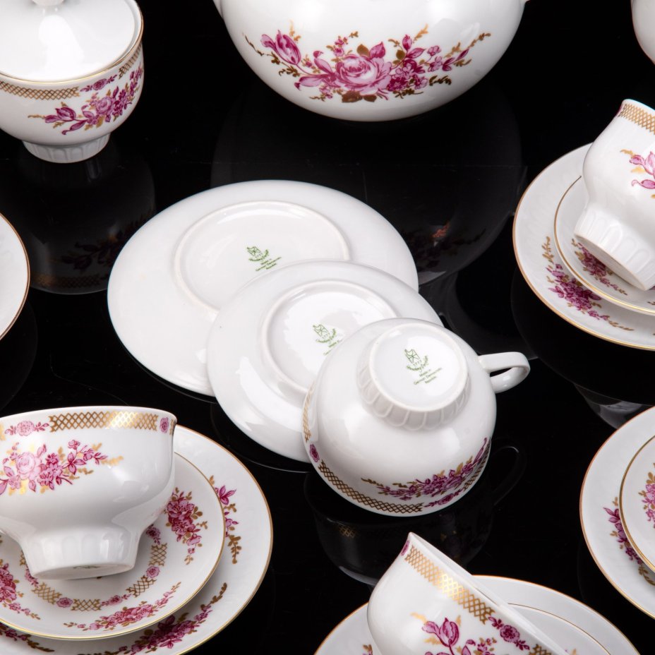 Сервиз чайно-кофейный с цветочным декором на 6 персон (22 предмета), фарфор, деколь, золочение, Graf Von Henneberg Porzellan, 1777 Jlmenau, ГДР, 1977-1990 гг.