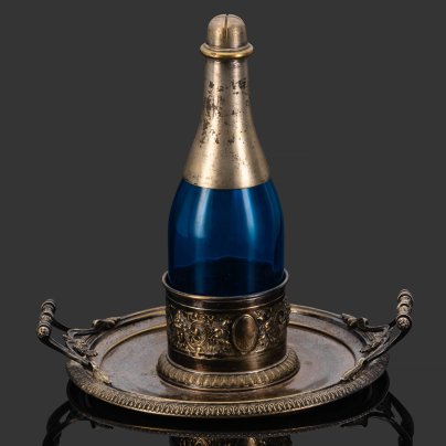 Подставка-передача для бутылки, декорированная маскаронами и флоральными мотивами, металл, гальваническое серебрение, купоросное стекло, Norblin & Co (Норблин), Царство Польское, 1872-1882 гг.