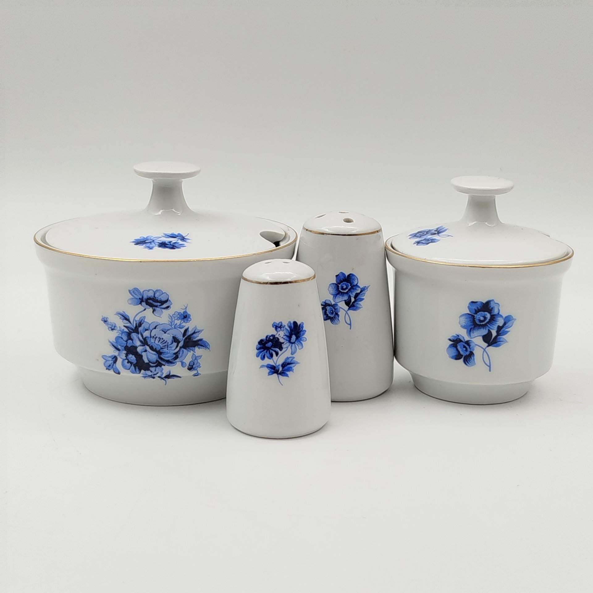 Набор для сервировки стола (солонка,перечница, две горчичницы)  с декором в виде синих цветов