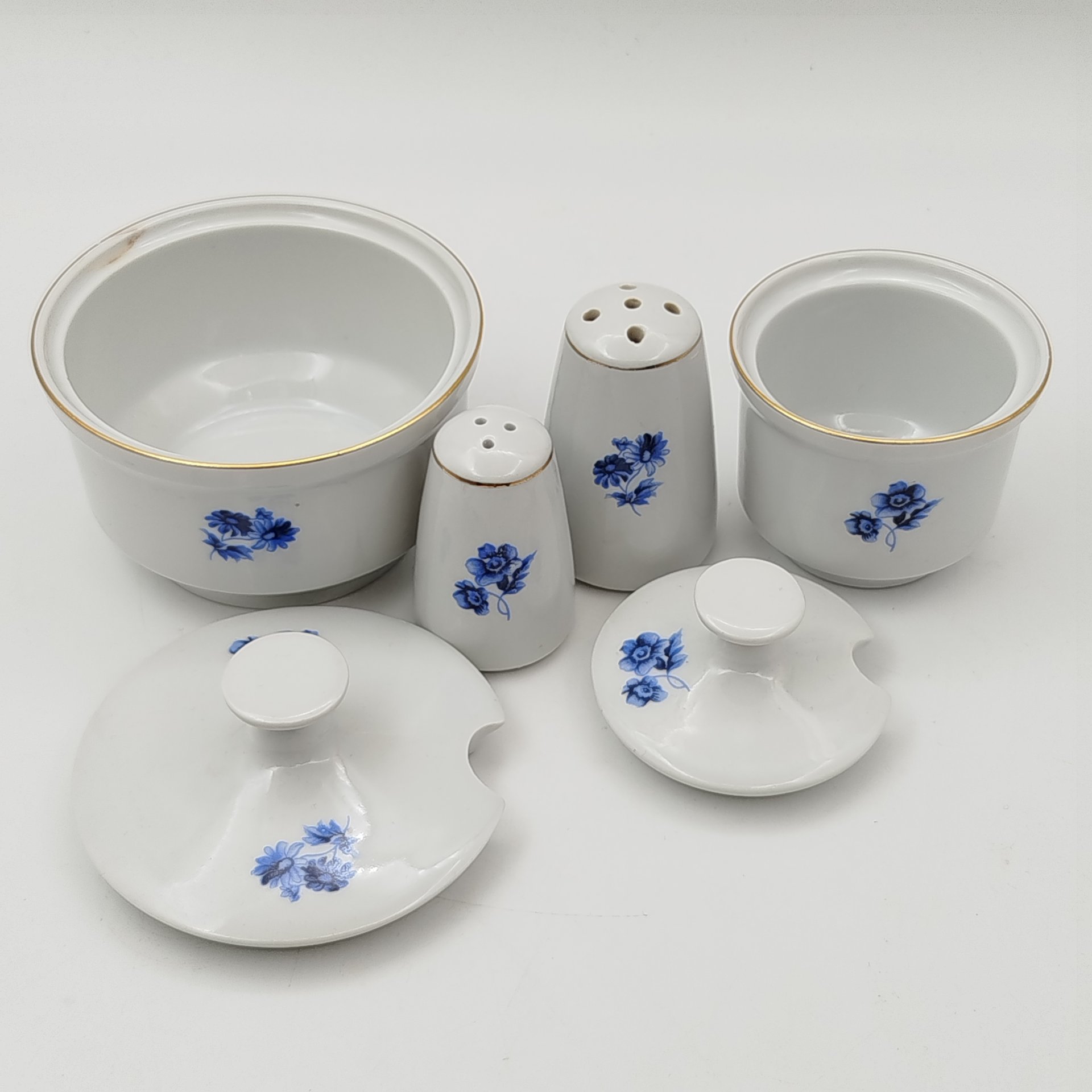 Набор для сервировки стола (солонка,перечница, две горчичницы)  с декором в виде синих цветов