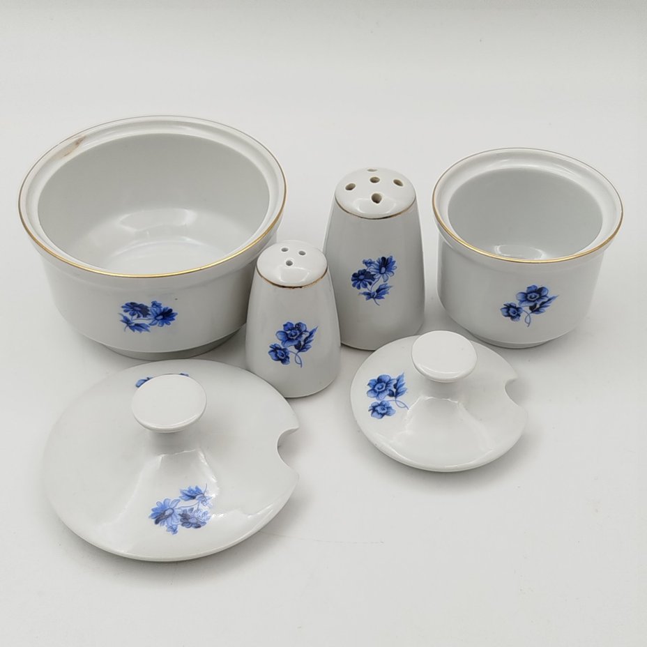Набор для сервировки стола (солонка,перечница, две горчичницы)  с декором в виде синих цветов