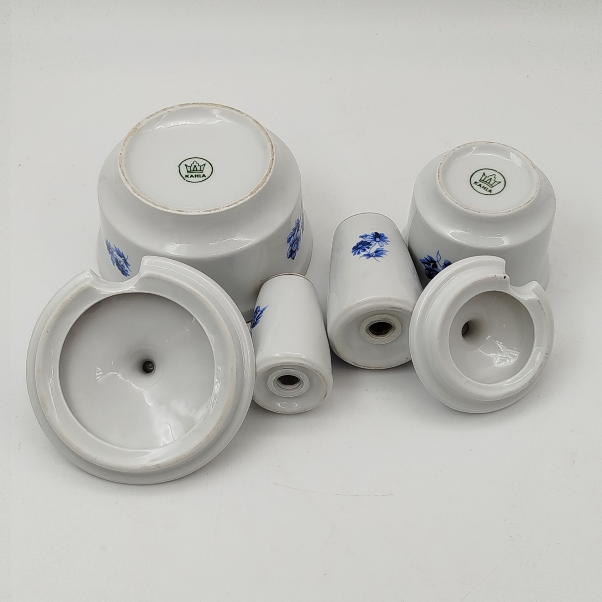 Набор для сервировки стола (солонка,перечница, две горчичницы)  с декором в виде синих цветов