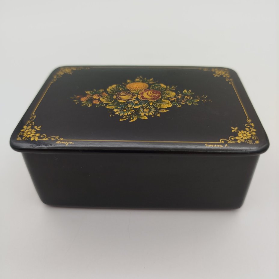 Шкатулка с цветочным декором, автор Зимина Р., п. Мстера, папье-маше, роспись, СССР, 1950-1980 гг.