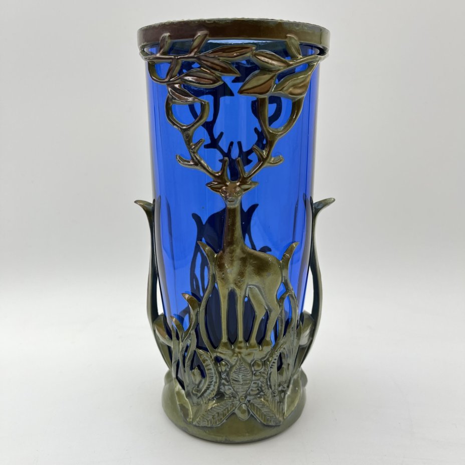 Ваза синего оттенка в оплетке с изображением оленя, цветное стекло, металл, пластик, СССР, 1970-1990 гг.