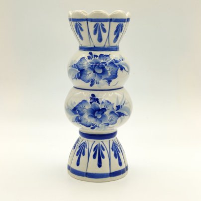 Ваза, украшенная цветочным декором, Гжель, фарфор, роспись, Российская Федерация, 1991-2015 гг.