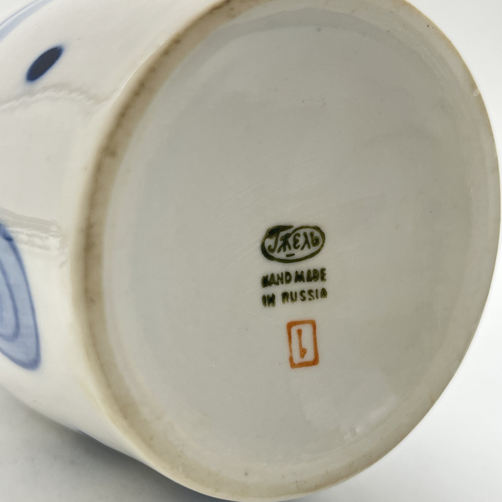 Ваза "Женщина" для одного цветка с ручками, Гжель, фарфор, роспись, Россия, 1990-2000 гг.