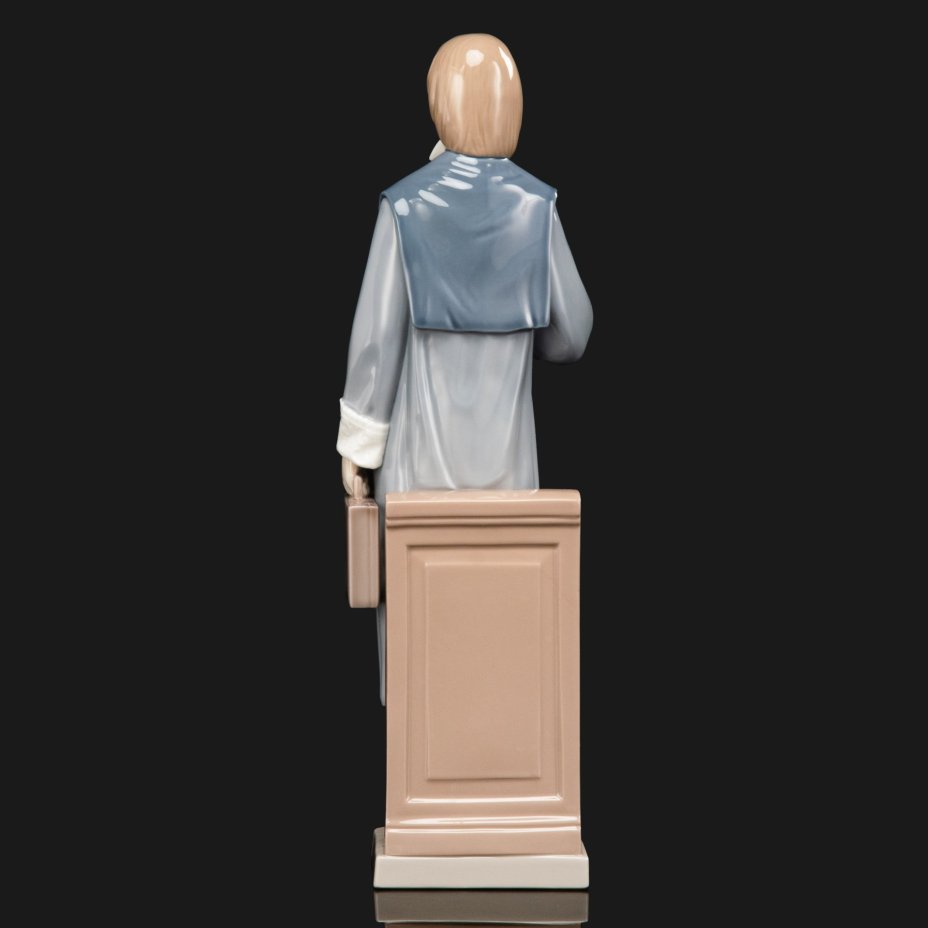Статуэтка "Учительница" ("Юрист"), фарфор, Lladro, Lladro