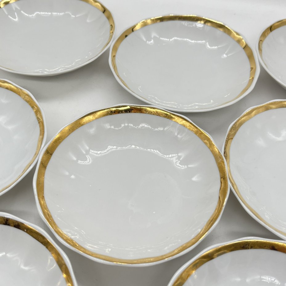 Набор из 8 блюдец с лаконичным декором, фарфор, золочение, Дмитровский фарфоровый завод (ДФЗ Вербилки), СССР, 1965-1991 гг.