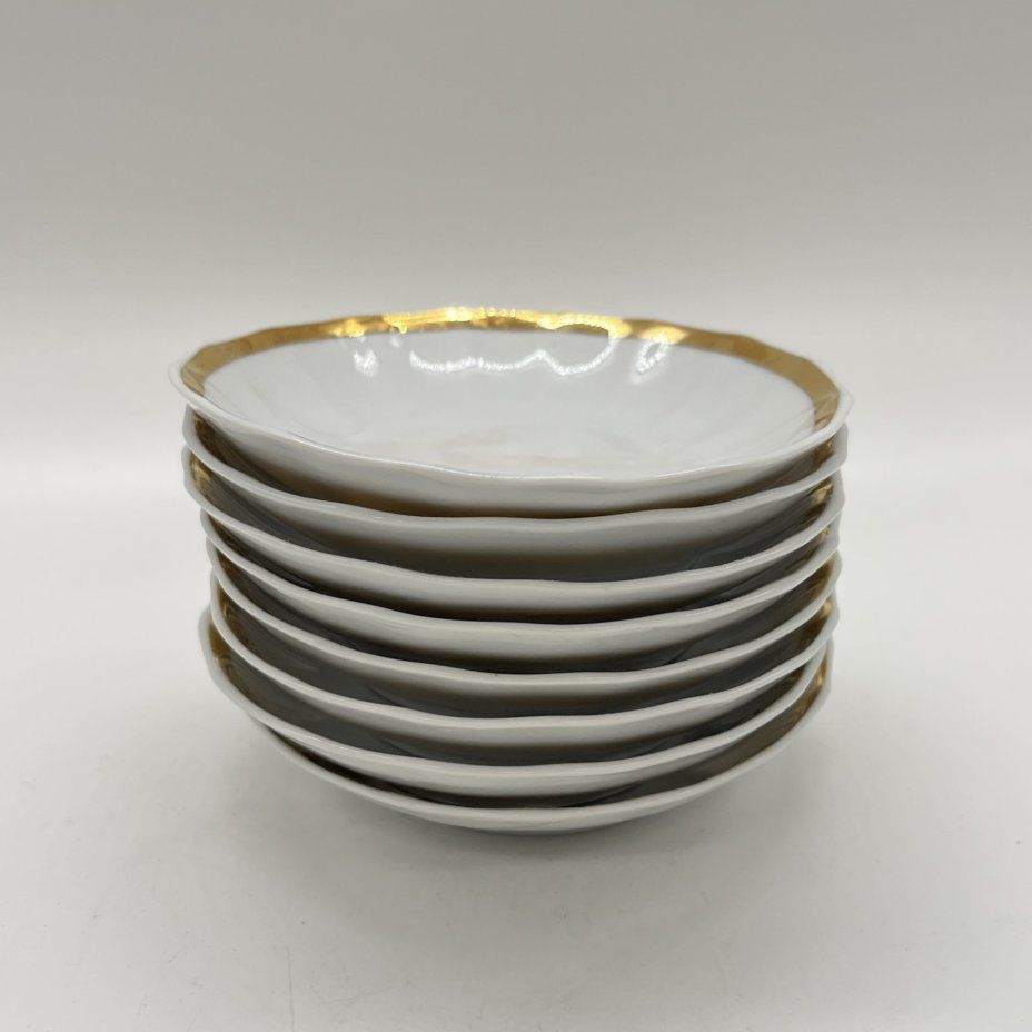 Набор из 8 блюдец с лаконичным декором, фарфор, золочение, Дмитровский фарфоровый завод (ДФЗ Вербилки), СССР, 1965-1991 гг.