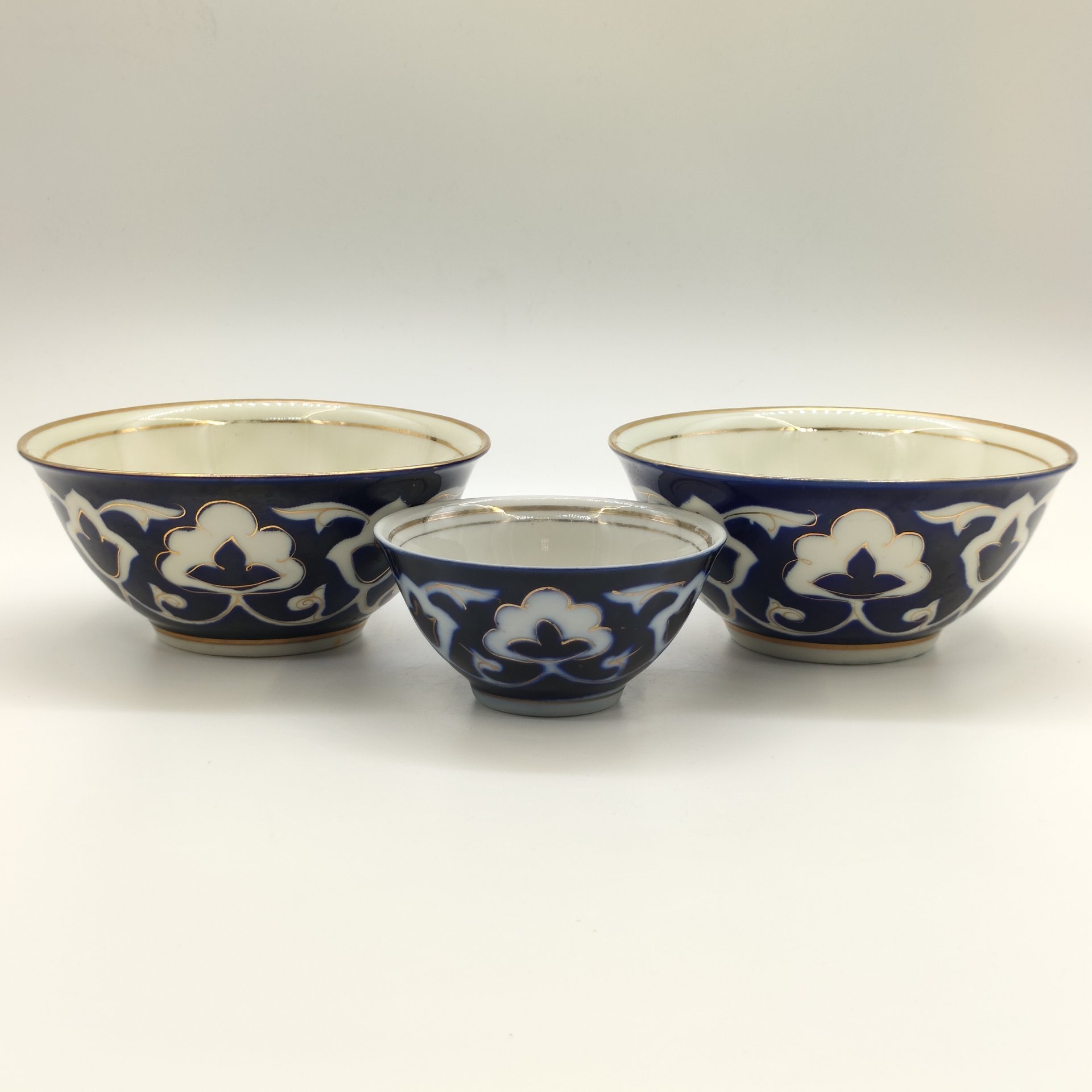 Набор из 3-х пиал разных размеров "Пахта", фарфор, крытье кобальтом, золочение, Азия, 1980-2000 гг.