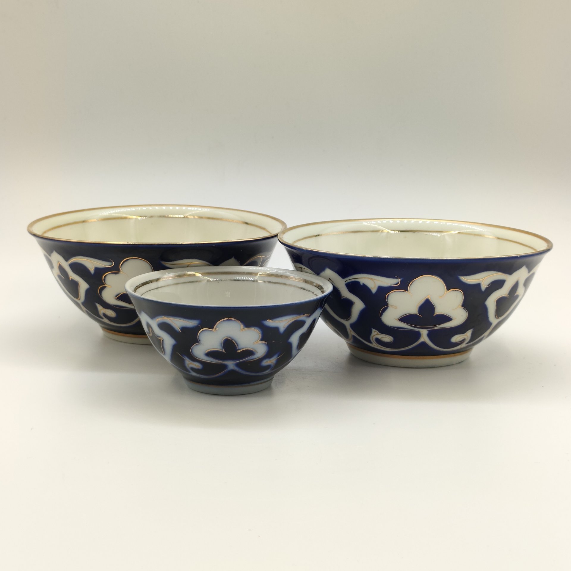 Набор из 3-х пиал разных размеров "Пахта", фарфор, крытье кобальтом, золочение, Азия, 1980-2000 гг.