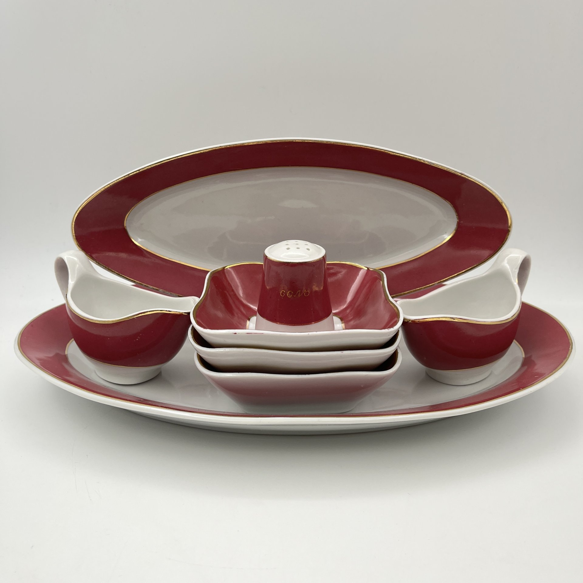 Набор сервировочный малинового оттенка (8 предметов)