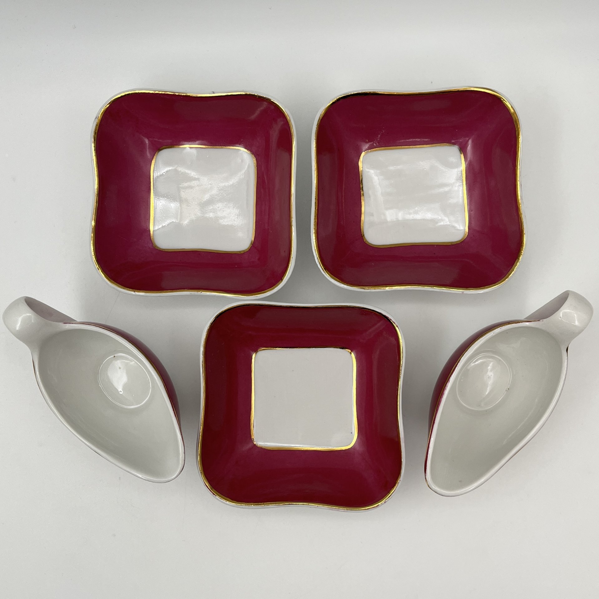 Набор сервировочный малинового оттенка (8 предметов)