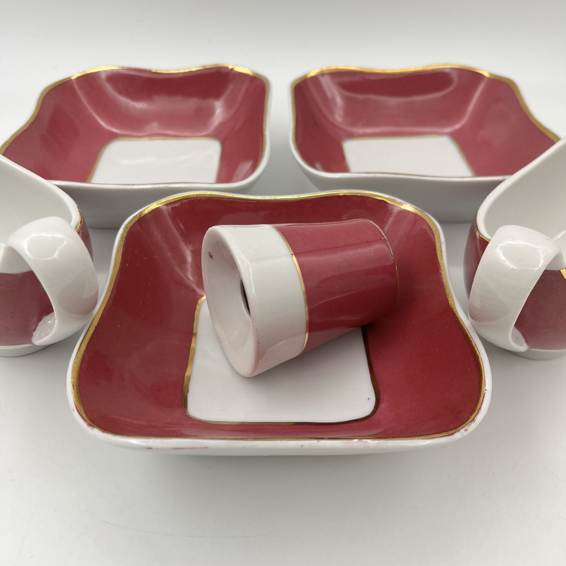 Набор сервировочный малинового оттенка (8 предметов)