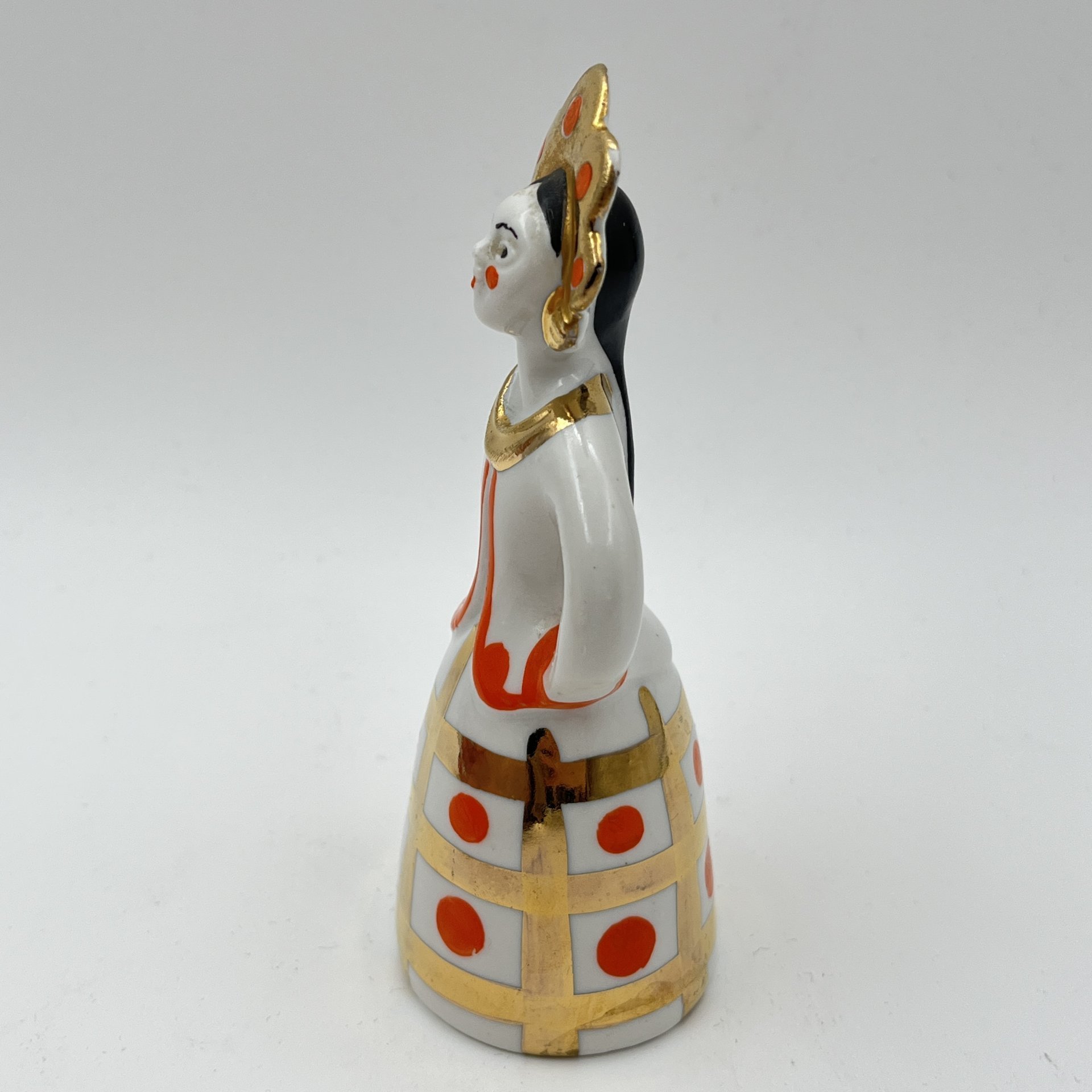 Статуэтка "Матрешка-невеста", фарфор, роспись, золочение, Дулевский фарфоровый завод (Дулёво), СССР, 1968-1991 гг.